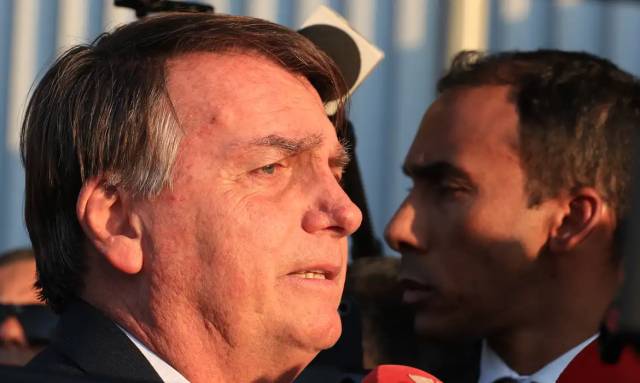 Defesa de Bolsonaro quer adiar depoimento à Polícia Federal