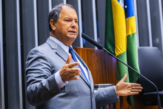 Deputado vai destinar R$ 12 milhões para as Apaes até o fim do mandato