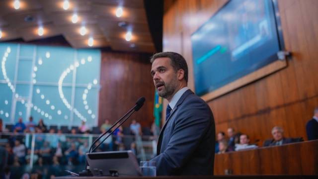 Leite encaminha à Assembleia projeto que reajusta salário do magistério