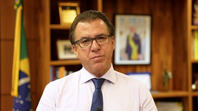 Governo adia por 3 meses portaria sobre trabalho aos feriados