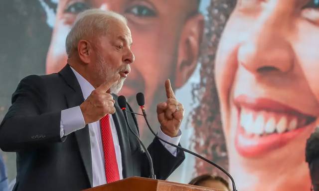 Lula anuncia obras do PAC Seleções