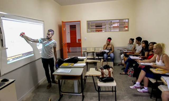 Câmara dos Deputados aprova texto-base do novo ensino médio