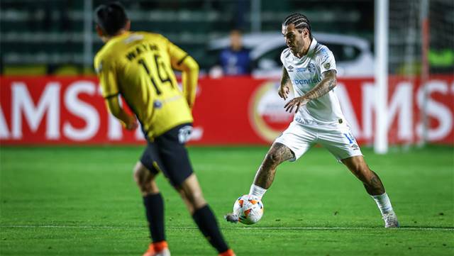 Com reservas, Grêmio é derrotado na estreia da Libertadores