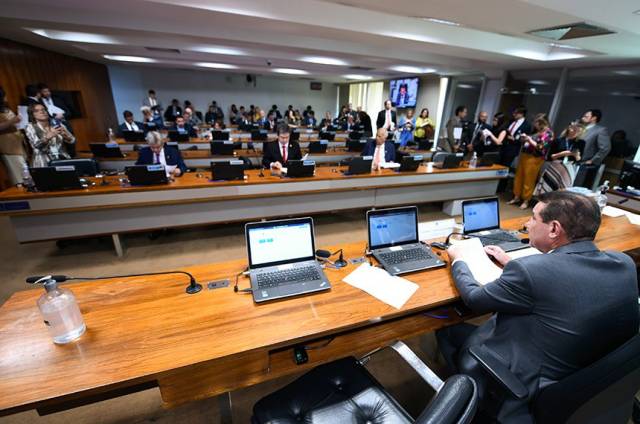 Comissão do Senado aprova isenção do Imposto de Renda para até dois salários mínimos