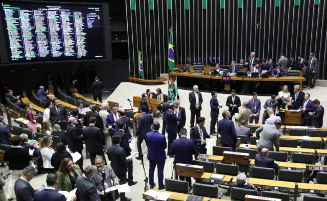 Câmara aprova novas regras para seguro obrigatório de veículos