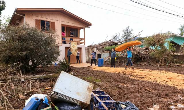 Chuvas causam 10 mortes no RS; 21 pessoas estão desaparecidas