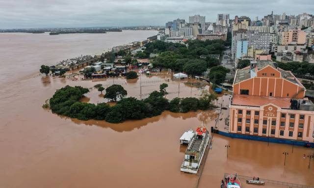 Com retorno da chuva no RS, população deve buscar áreas seguras