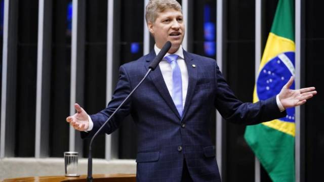 Deputados apontam indícios de fraude em leilão para compra de arroz importado