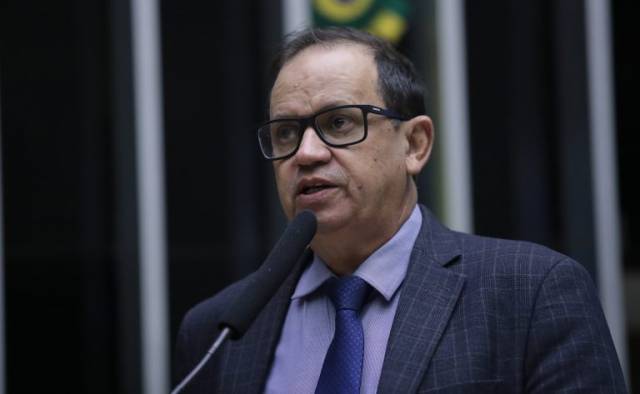 Projeto que equipara aborto a homicídio tem urgência aprovada