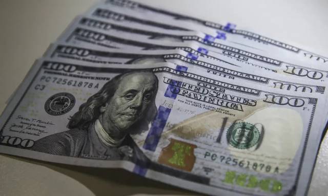 Dólar atinge R$ 5,42 e real tem pior desempenho entre as moedas emergentes