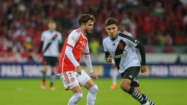 Inter volta ao Beira-Rio e perde para o Vasco sob vaias