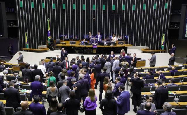 Câmara rejeita mudanças do Senado para o novo Ensino Médio