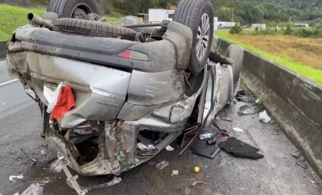 Dunga e esposa ficam feridos após carro capotar no Paraná