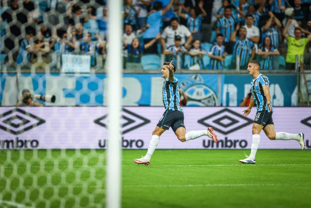 Grêmio vence o Flamengo por 3 a 2 e se distancia do Z-4