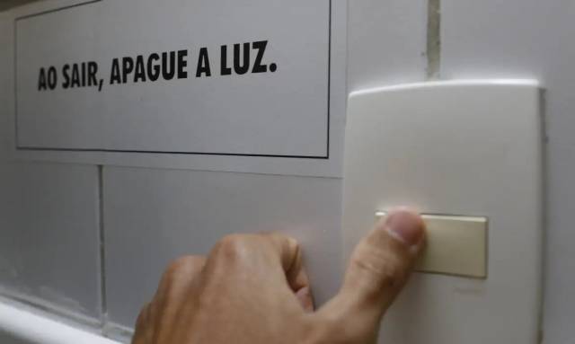 Outubro terá bandeira tarifária mais cara do sistema nas contas de luz
