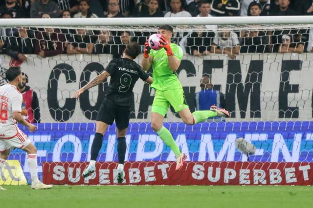 Inter empata com o Corinthians e chega ao G-6 do Brasileirão