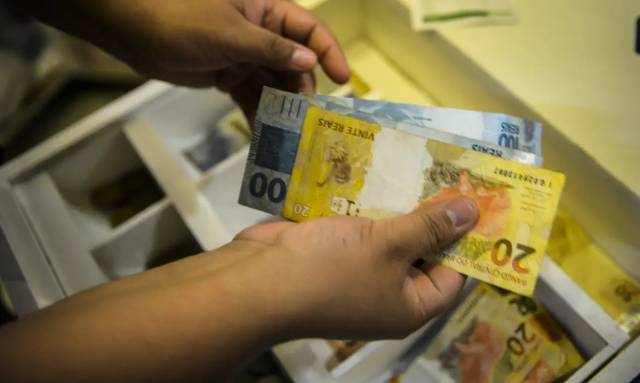 Saiba como calcular o décimo terceiro salário
