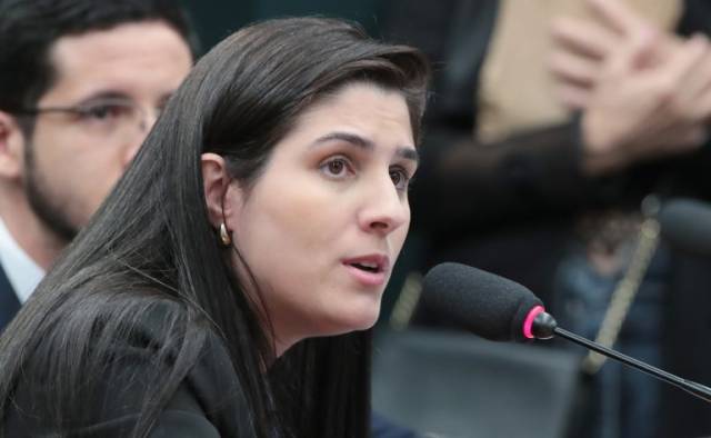 CCJ aprova proposta que garante direito à vida para fetos e impede aborto legal