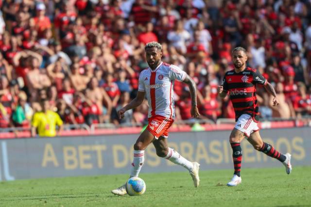 Inter perde para o Flamengo e não tem mais chances de título