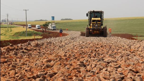 Avançam obras do acesso municipal a Alegria