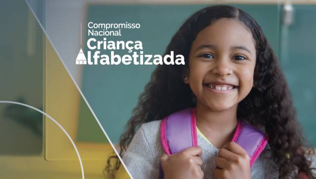 Três de Maio recebe selo nacional categoria ouro na alfabetização de crianças