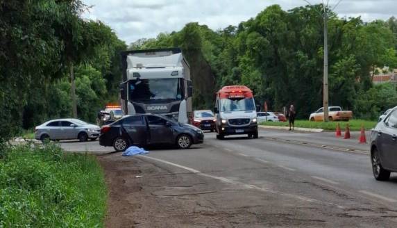 Colisão entre carro e carreta deixa três mortos na BR-285, em Ijuí
