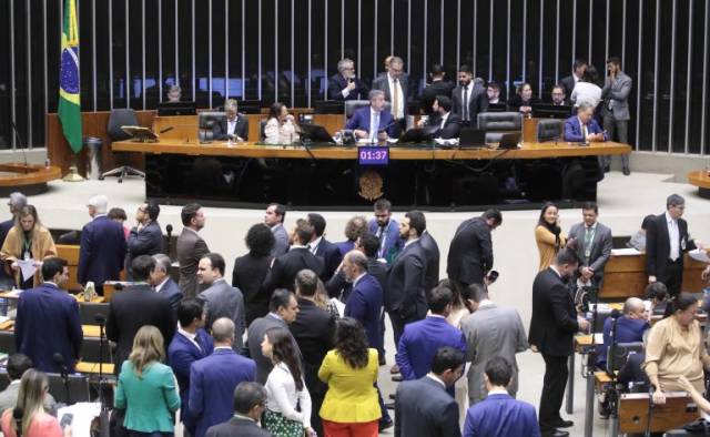 Câmara aprova em segundo turno a PEC do corte de gastos do governo