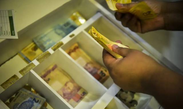 Lula assina decreto que reajusta salário mínimo para R$ 1.518