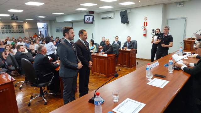 Corso e Josias tomam posse para segundo mandato em Três de Maio