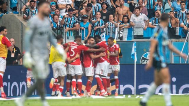 Inter vence Clássico Gre-Nal e abre vantagem na decisão do Gauchão