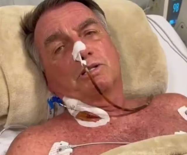 Bolsonaro passa por cirurgia no intestino, diz hospital