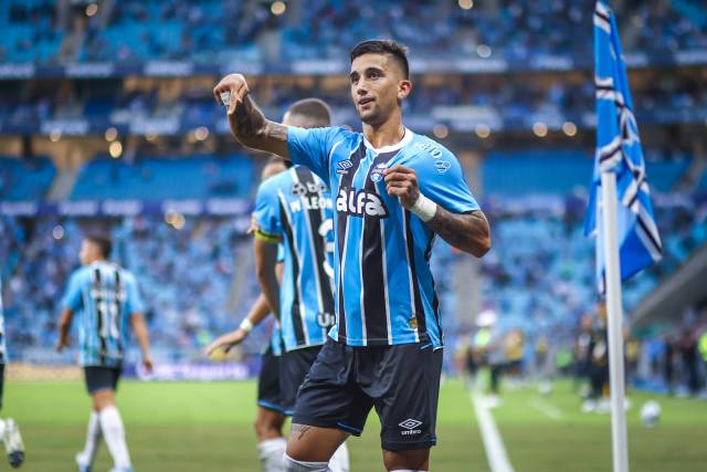 Grêmio vence o Santos e deixa a zona de rebaixamento do Brasileiro