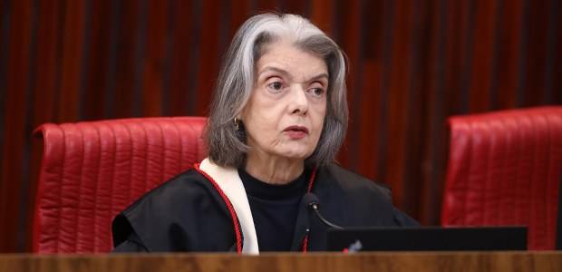 Cármen Lúcia pede que eleitor regularize título até 19 de maio