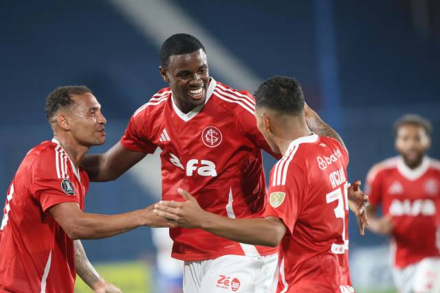 Inter vence o Nacional em Montevidéu por 2x0