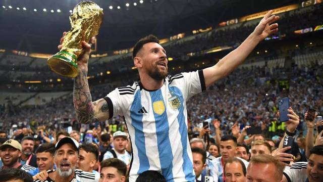 Messi supera Pelé e é eleito o melhor jogador da história