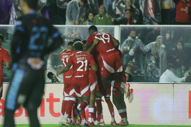 Inter perde três pênaltis, mas vence o Maracanã pela Copa do Brasil