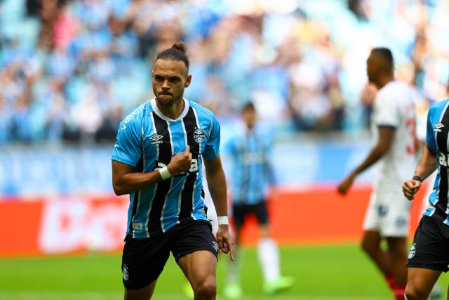Grêmio vence o Bahia com gol em pênalti polêmico