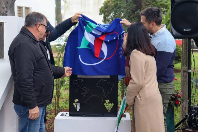 Inaugurado marco em homenagem à imigração italiana em Três de Maio