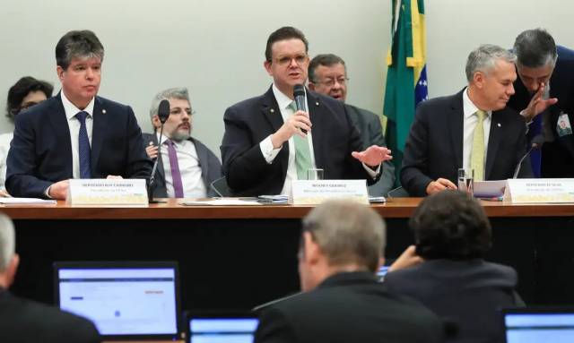 Descontos ilegais em aposentadorias e pensões do INSS podem chegar a R$ 3 bi