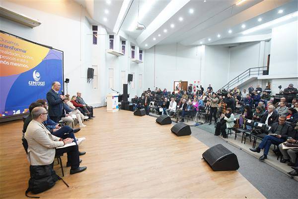 Região de Santa Rosa debate prioridades durante seminário do Fórum Democrático