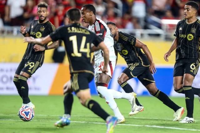 Flamengo fecha primeira fase do Mundial invicto com empate com o Los Angeles
