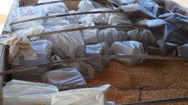 Receita Estadual intercepta 1,5 mil garrafas de vinho transportadas junto à carga de milho