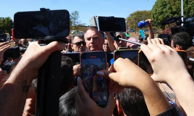 Suprema humilhação, diz Bolsonaro sobre tornozeleira eletrônica