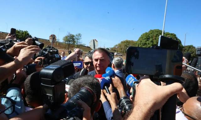 Defesa de Bolsonaro diz ao STF que ex-presidente não descumpriu cautelar