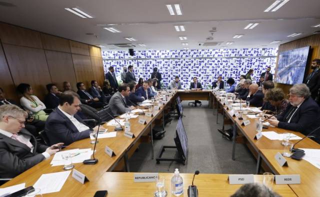Deputados decidem não votar projetos da anistia e foro privilegiado nesta semana