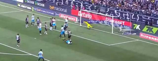 Grêmio sai atrás no placar, mas vira sobre o Galo