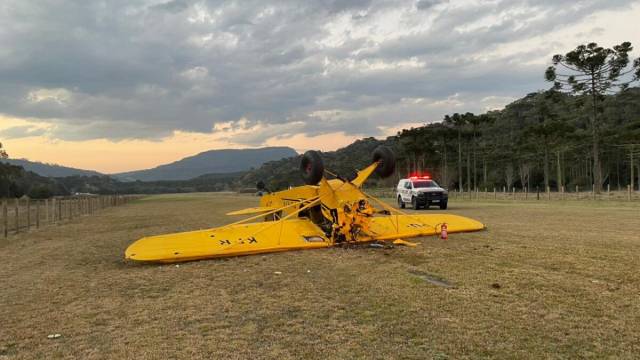 Avião cai em SC, mata uma pessoa e deixa outra gravemente ferida