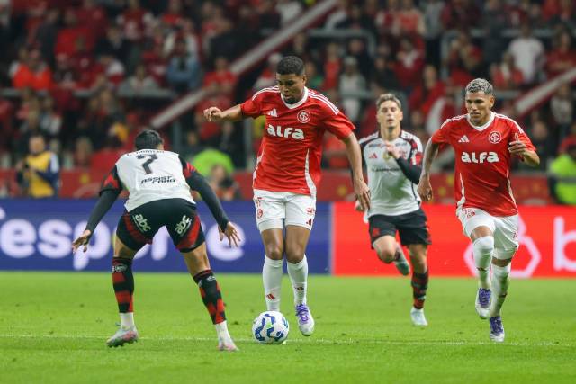 Inter perde por 3 a 1 para o Flamengo pelo Campeonato Brasileiro