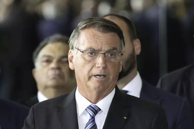 Advogado diz que Bolsonaro descartou sugestão de asilo na Argentina