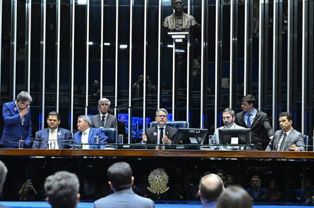 Senado aprova regras para proteger crianças em ambientes digitais